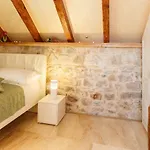 Pensión Stone House Luxury Split