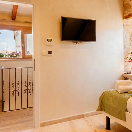 Stone House Luxury Pensión 4*