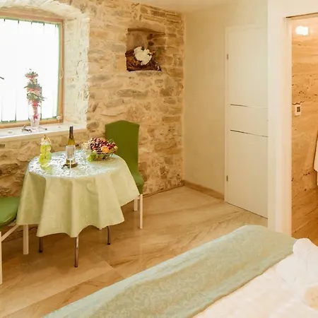 Gostinjska kuća Stone House Luxury 4*