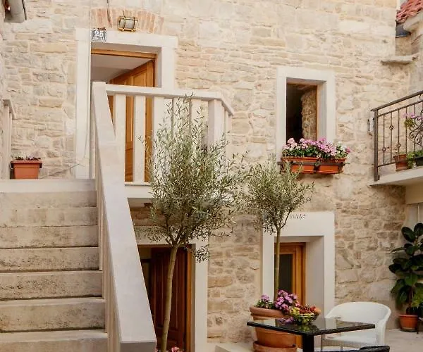 Гостьовий будинок Stone House Luxury Спліт