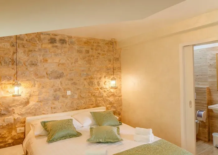 Stone House Luxury Гостьовий будинок