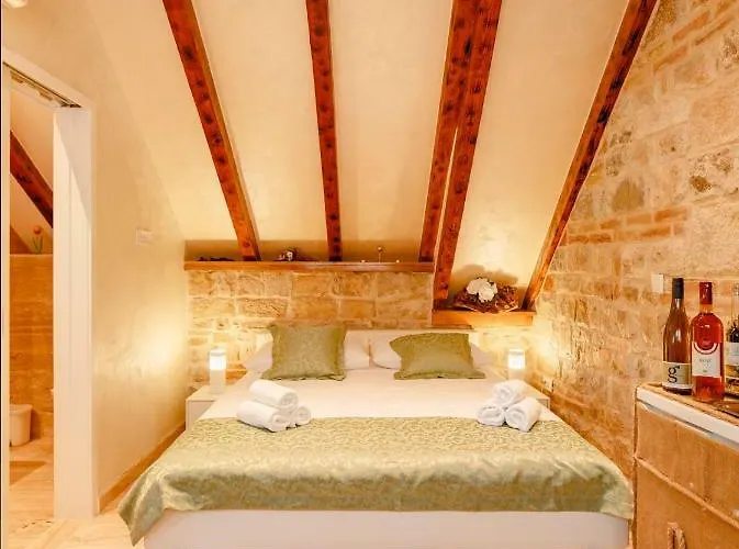 Stone House Luxury Гостьовий будинок Спліт