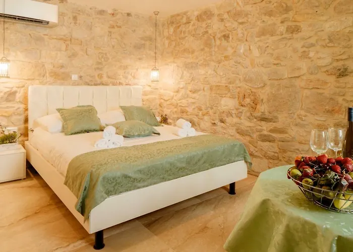 Stone House Luxury Гостьовий будинок Спліт