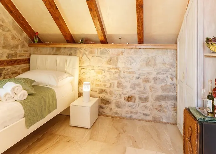Гостьовий будинок Stone House Luxury Спліт