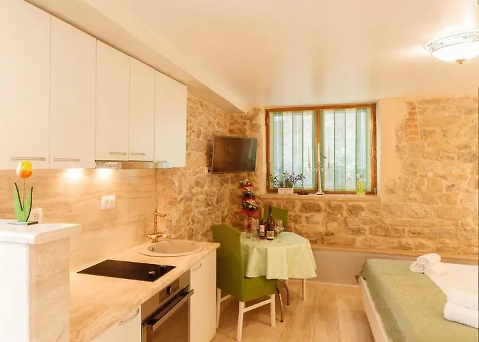 Stone House Luxury Гостьовий будинок 4*