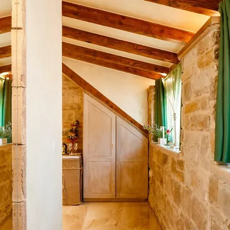 Stone House Luxury Affittacamere 4*