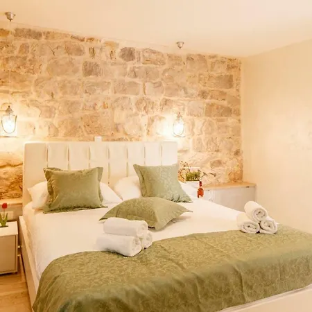 Stone House Luxury 招待所