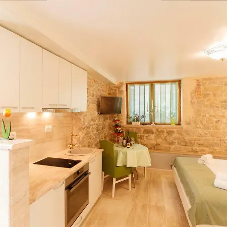 Stone House Luxury Affittacamere 4*