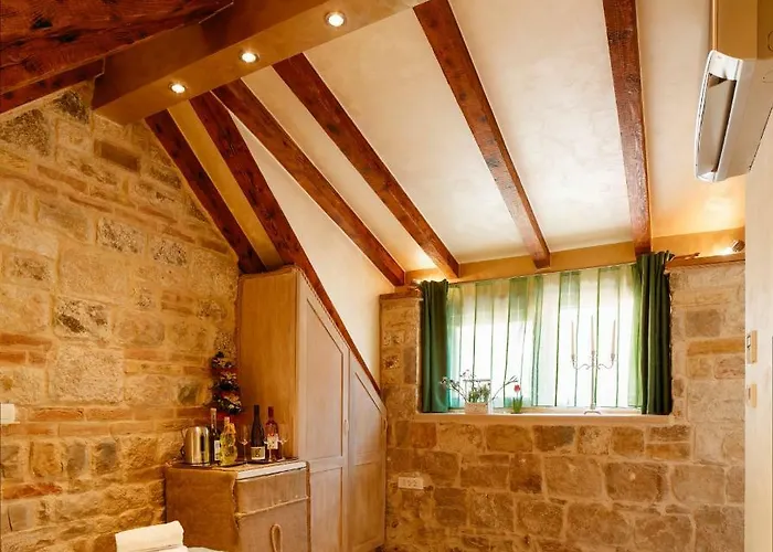 Stone House Luxury 招待所