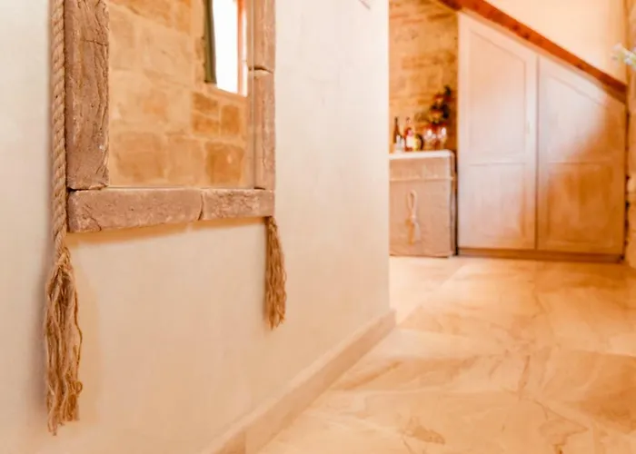 Stone House Luxury 招待所