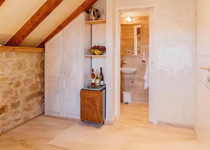 Stone House Luxury 招待所