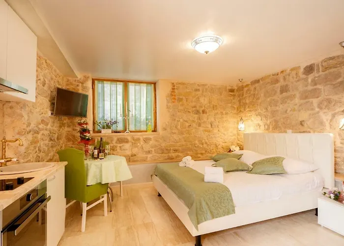 招待所 Stone House Luxury 4*