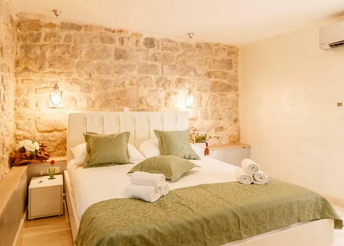 Stone House Luxury 招待所