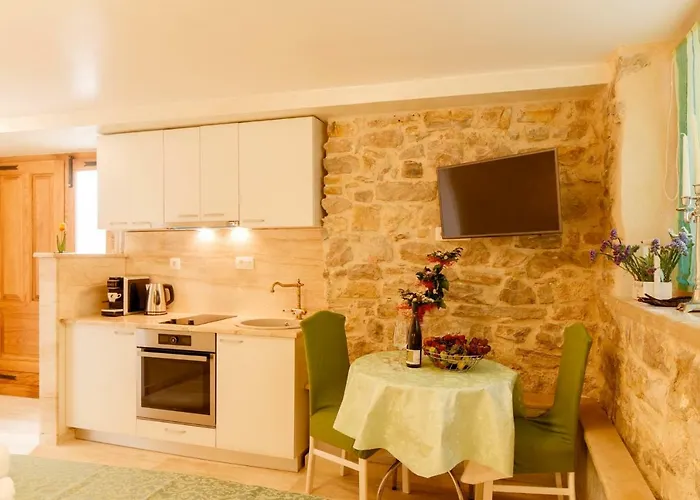 Stone House Luxury 招待所